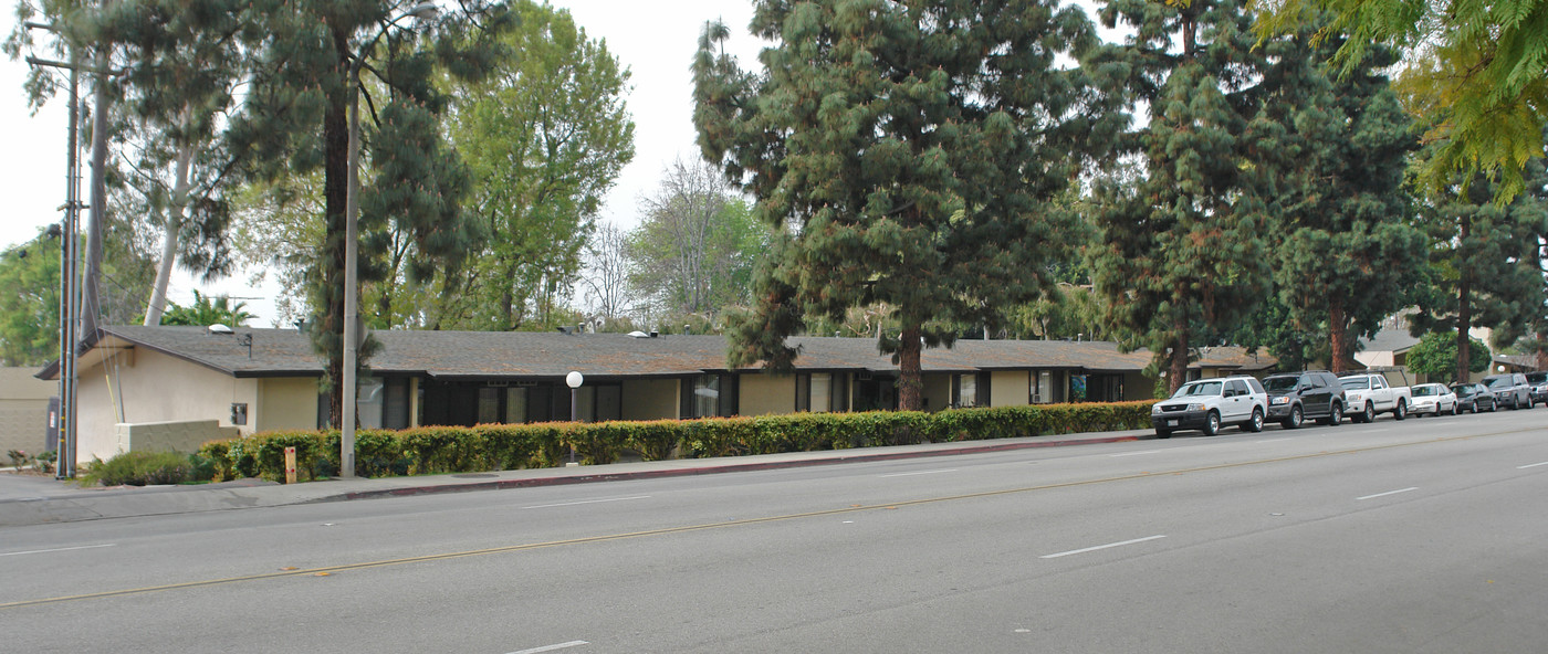 Claremont Village Green in Claremont, CA - Building Photo