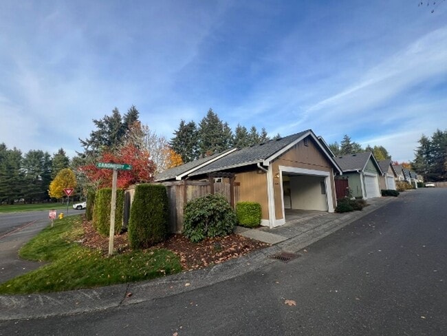 4501 Chardonnay Dr SE