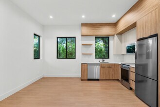 19146 Keswick St in Los Angeles, CA - Building Photo - Building Photo