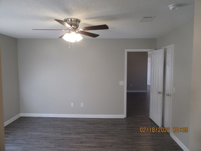 property at 862 Lyndsi Ln