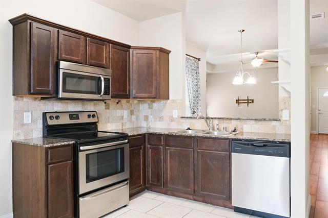 516 Highpark Ct in Lake Dallas, TX - Building Photo - Building Photo