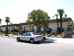 Patrician Apartments in Fresno, CA - Foto de edificio - Building Photo