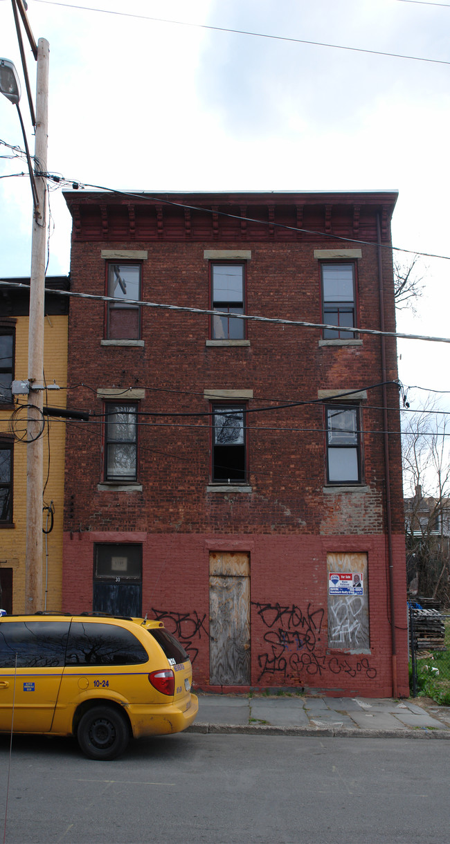 30 Chambers St in Newburgh, NY - Building Photo - Building Photo