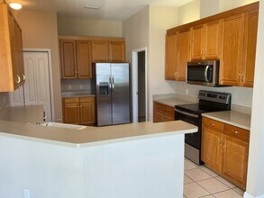 9713 Wydella St in Riverview, FL - Foto de edificio - Building Photo