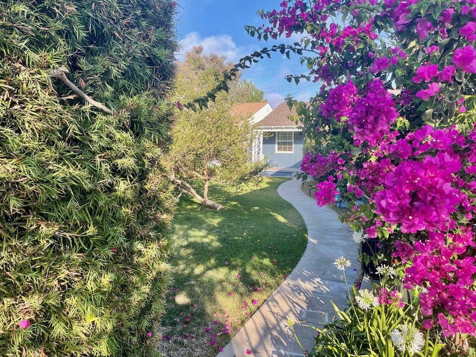 1322 Ocean Park Blvd, Unit 1/2 in Santa Monica, CA - Building Photo