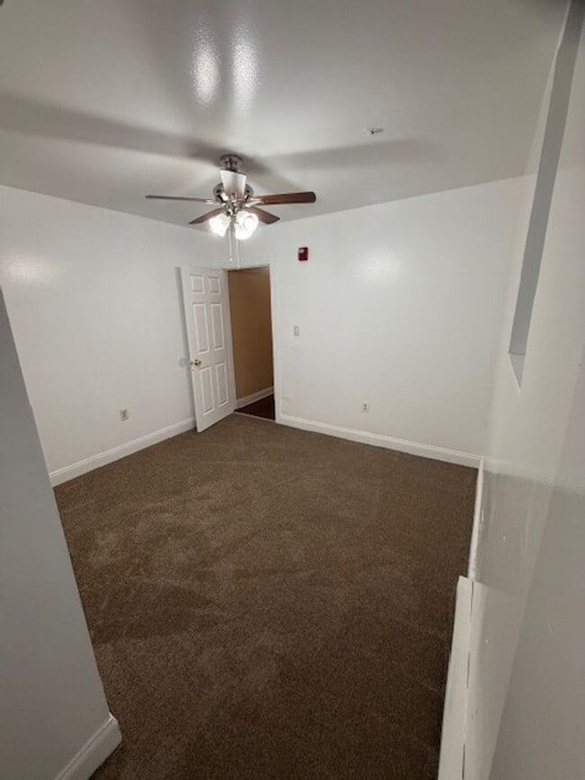 729 N 43rd St in Philadelphia, PA - Foto de edificio - Building Photo