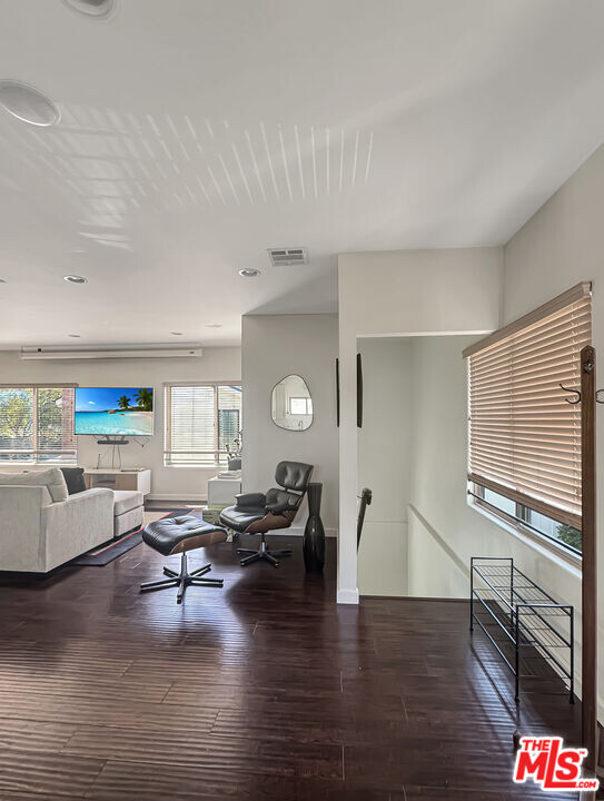 4447 Calhoun Ave in Los Angeles, CA - Building Photo