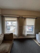 1717 W Burnside St in Portland, OR - Building Photo - Building Photo