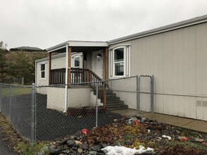 255 NW Golden Hills Dr, Unit #34 in Pullman, WA - Building Photo - Building Photo