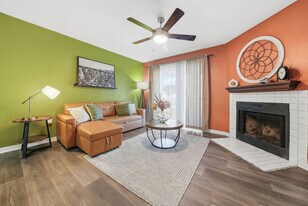 8307 Royal Sand Cir in Tampa, FL - Building Photo