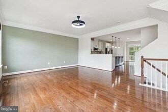 10290 Greenspire Dr in Oakton, VA - Foto de edificio - Building Photo