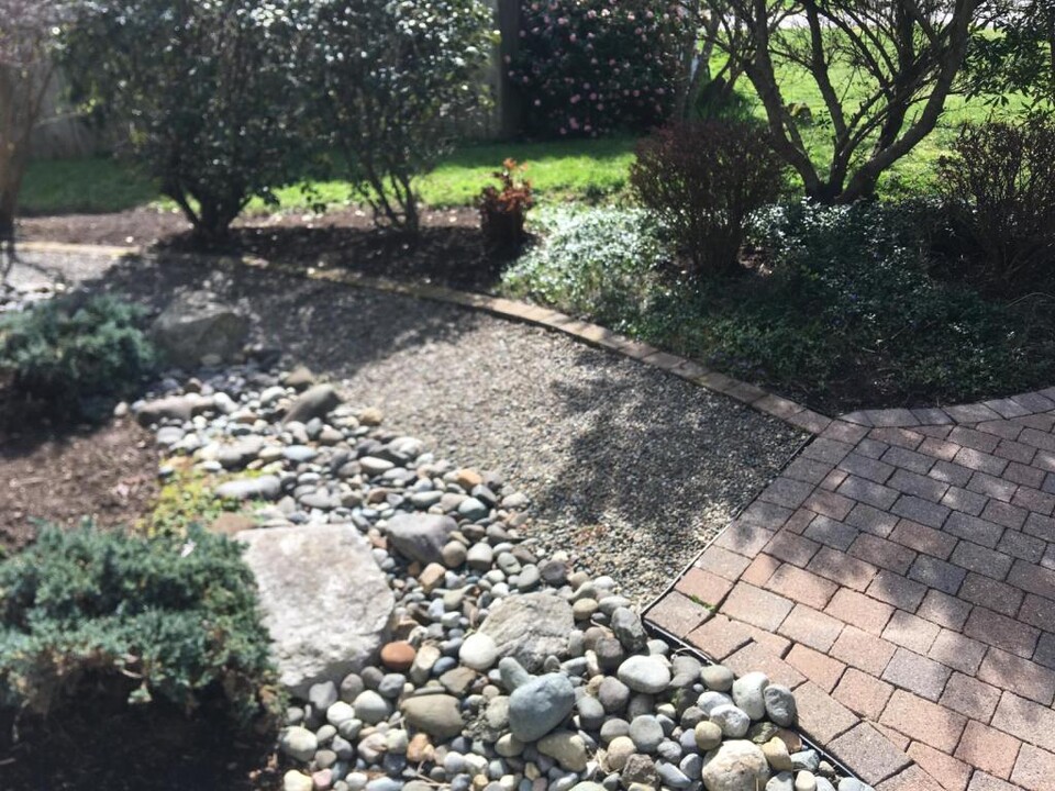 26418 Barrett Rd NE in Kingston, WA - Building Photo