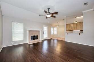 621 Pleasant Valley Dr in Burleson, TX - Building Photo - Building Photo