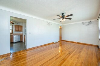 6708 Madison Ave in Urbandale, IA - Building Photo - Building Photo