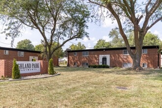 Highland Park Apartments (DSM) in Des Moines, IA - Foto de edificio - Building Photo
