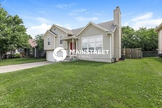 215 Apple Blossom Ln in Belton, MO - Foto de edificio - Building Photo