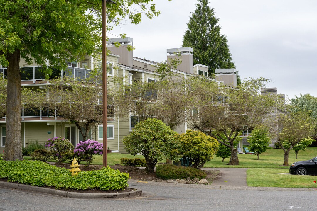 Walnut Hill in Redmond, WA - Building Photo