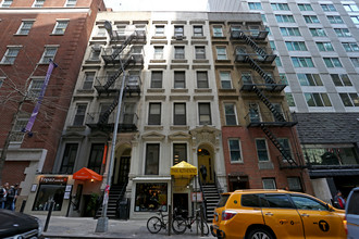 127 W 56th St in New York, NY - Foto de edificio - Building Photo