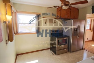 7126 W Tallmadge Pl in Milwaukee, WI - Building Photo - Building Photo