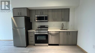 3429 Sheppard Ave E in Toronto, ON - Building Photo - Building Photo