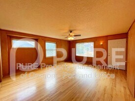 1737 N Rosa Parks Way in Portland, OR - Building Photo