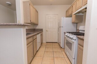 7185 S Durango Dr in Las Vegas, NV - Building Photo - Building Photo