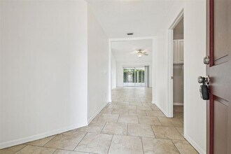 10039 Cedar Dune Dr in Tampa, FL - Building Photo - Building Photo