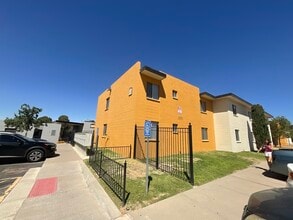 Suncrest Apartments in El Paso, TX - Foto de edificio - Building Photo