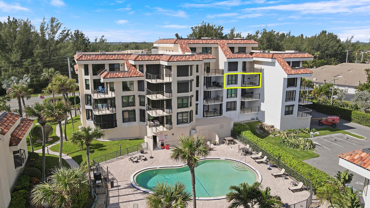 4100 Jimmy Buffett Mem Hwy in Fort Pierce, FL - Building Photo