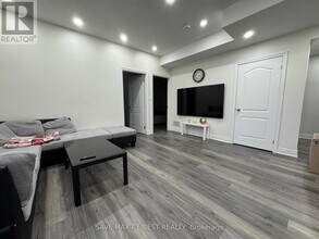 118 Jura Cres in Brampton, ON - Building Photo - Building Photo
