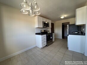 310 Massachusetts Ave, Unit 11 in Arlington, MA - Building Photo - Building Photo