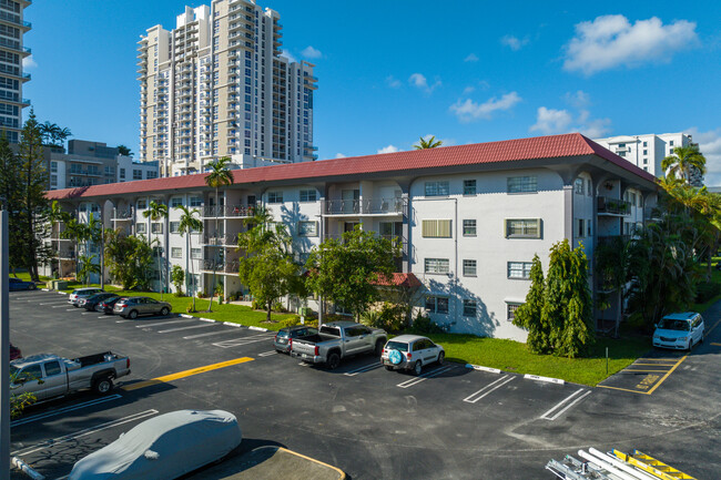 Granada Dadeland in Miami, FL - Foto de edificio - Building Photo