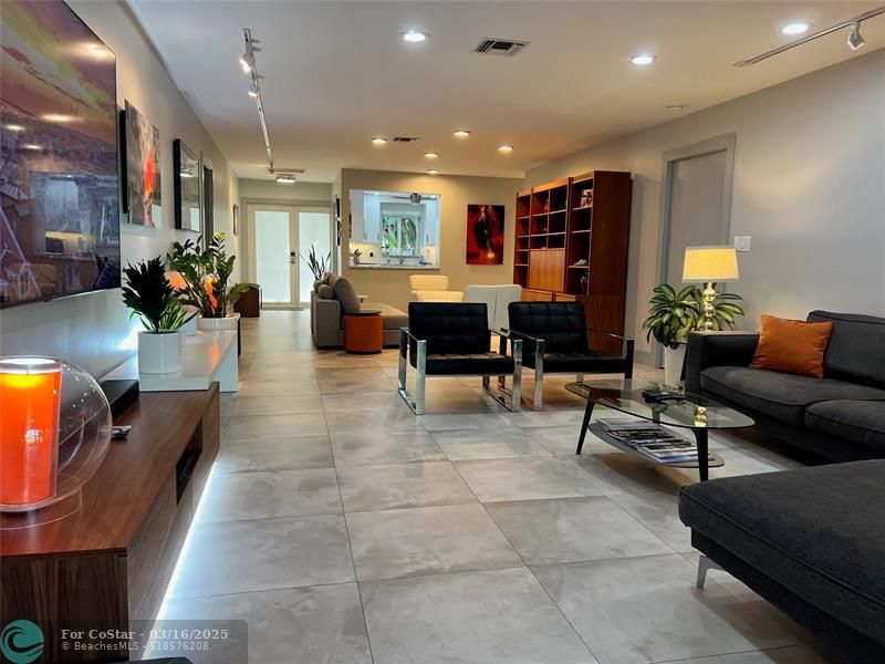 4021 N Cypress Dr in Pompano Beach, FL - Foto de edificio