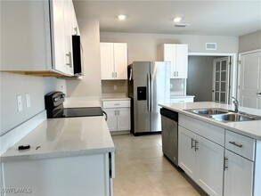 18532 Cronin Sand Ln in North Fort Myers, FL - Building Photo - Building Photo