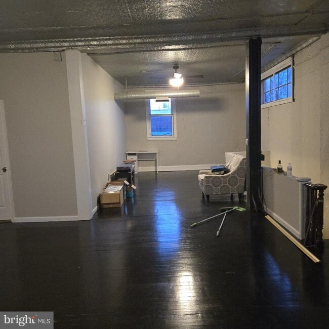 19 W Main St in Mechanicsburg, PA - Building Photo - Building Photo