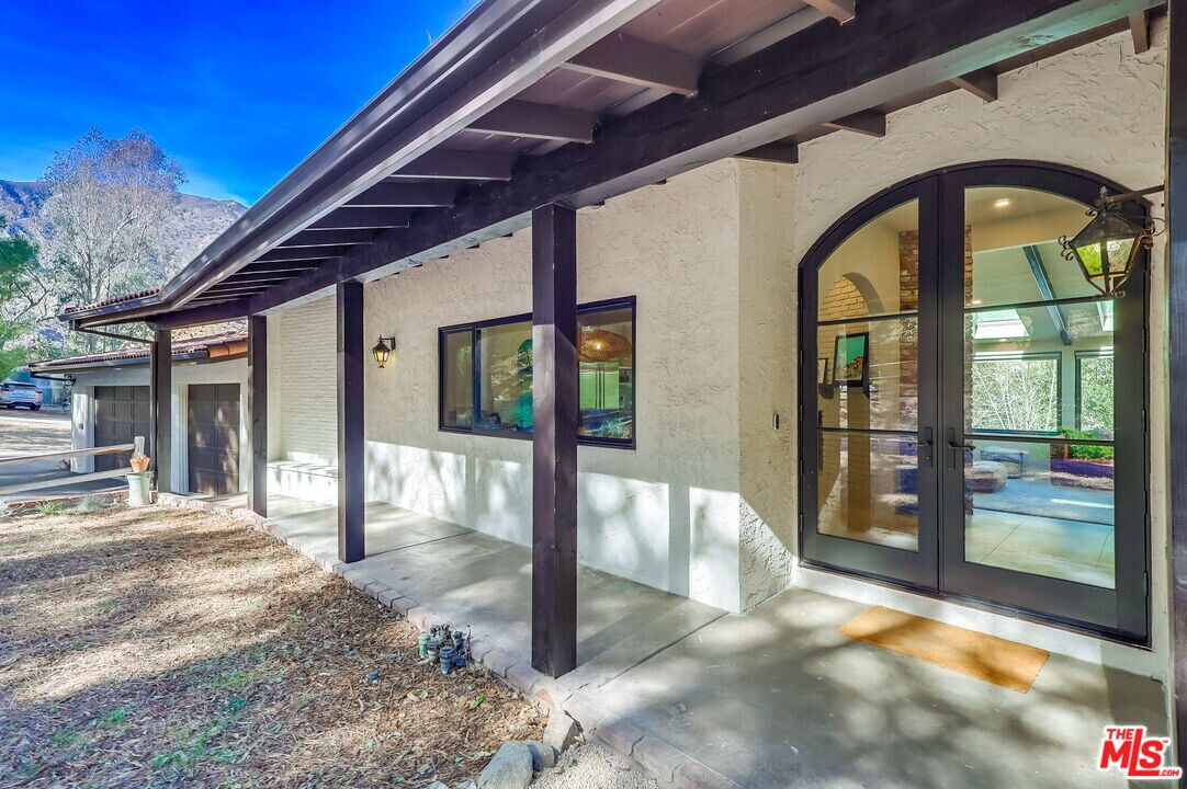 4137 Big Tujunga Canyon Rd in Tujunga, CA - Building Photo