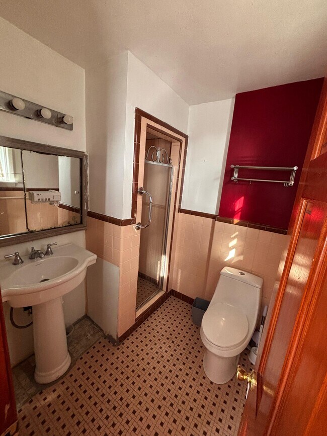 2306 Napfle St, Unit 1 in Philadelphia, PA - Foto de edificio - Building Photo