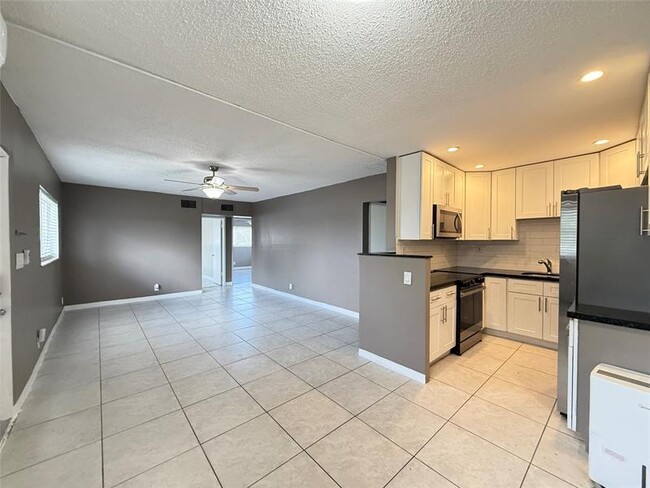 530 NE 34th Ct in Oakland Park, FL - Building Photo - Building Photo