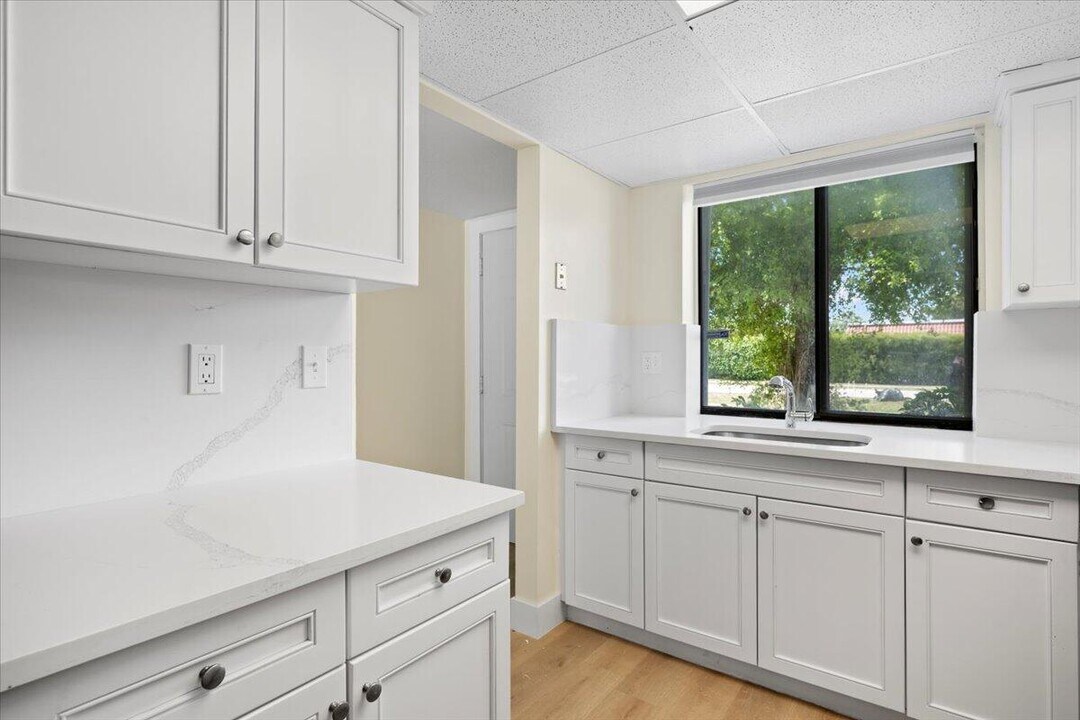 3666 Pinehurst Dr in Greenacres, FL - Building Photo