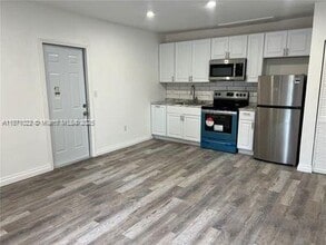 7721 NW 10th Ave in Miami, FL - Building Photo - Building Photo