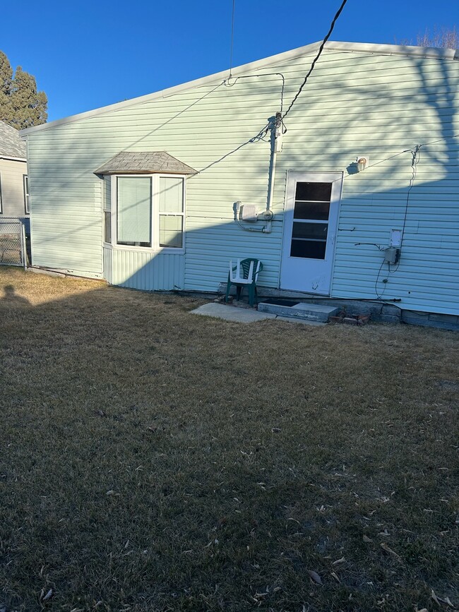 540 Kentucky Ave in Dillon, MT - Foto de edificio - Building Photo