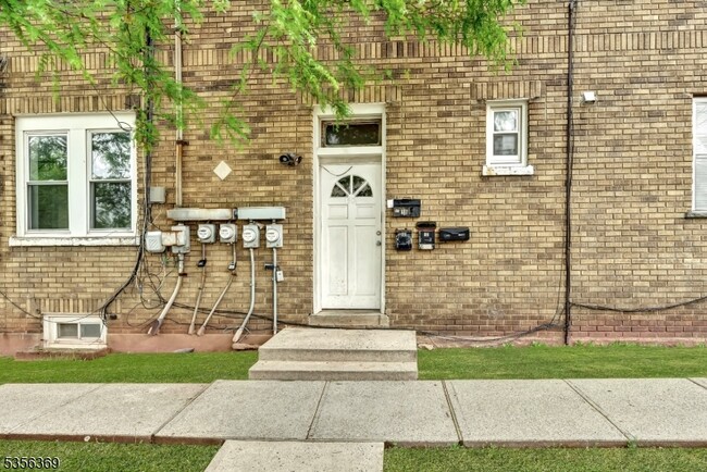 1501 S Wood Ave in Linden, NJ - Building Photo - Building Photo