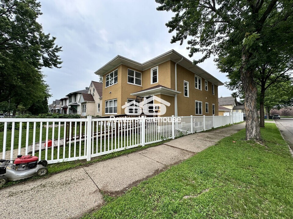 3700 3rd Ave S in Minneapolis, MN - Building Photo