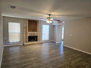 8123 Comanche Pass in Converse, TX - Building Photo - Building Photo