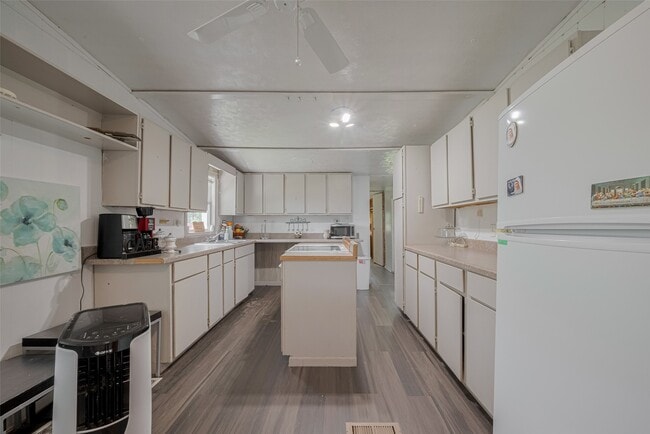 2316 Green Meadows Dr in Sealy, TX - Building Photo - Building Photo