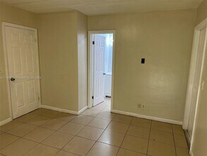 214 SE 8th St in Hallandale Beach, FL - Building Photo - Building Photo