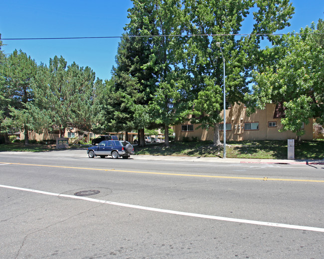 The Oaks Apartments in Fair Oaks, CA - Building Photo - Building Photo