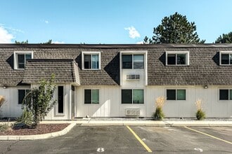 Juniper Apartments in East Wenatchee, WA - Foto de edificio - Building Photo