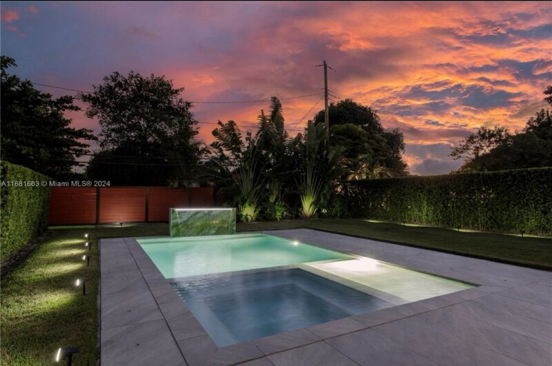 284 NE 116th St in Miami, FL - Building Photo