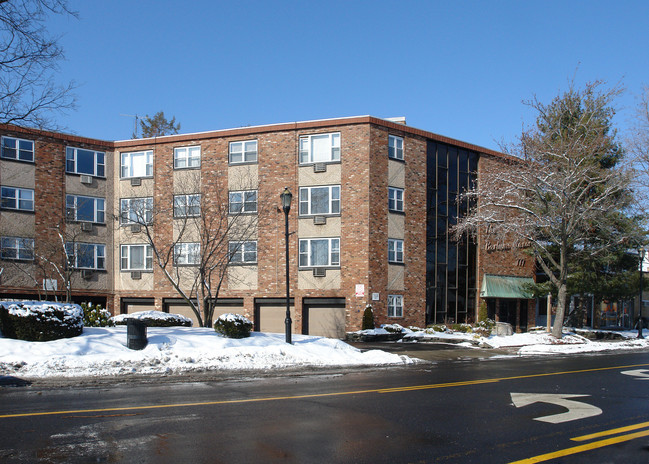 Bally Apartments in Hartford, CT - Foto de edificio - Building Photo